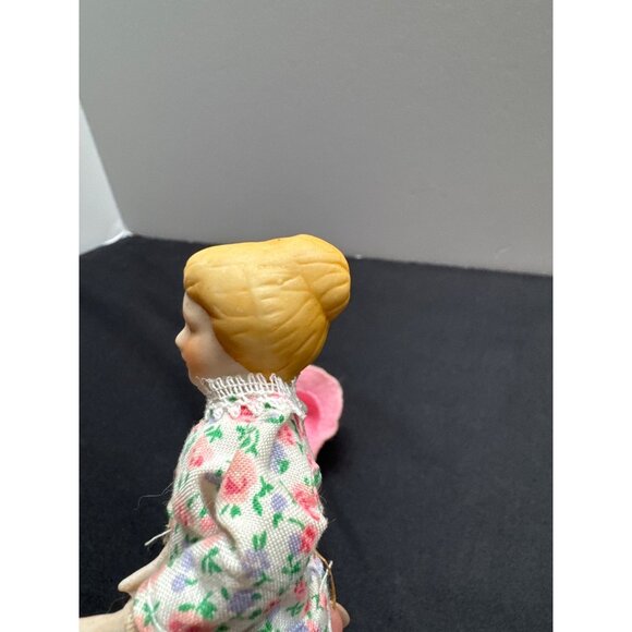 Antique Porcelain Lady Doll With Floral Dress & Pink Bonnet - 7.5 Inches Tall Vi - Picture 4 of 10
